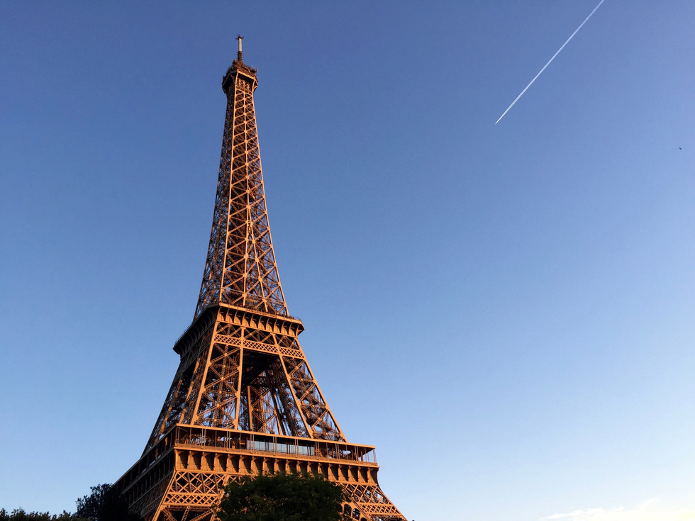 Tour Eiffel at sunset